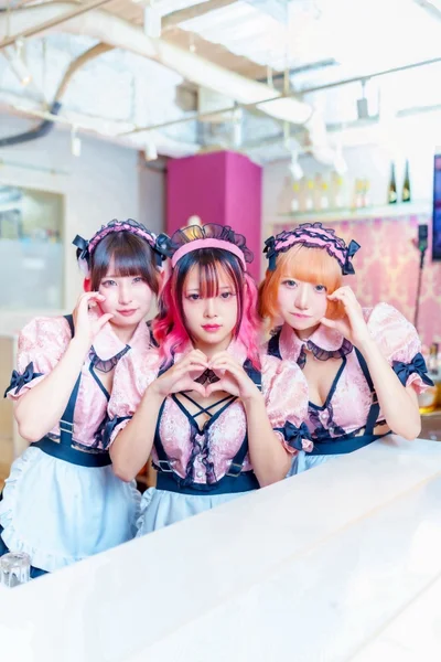 ピンク×ブラックの”王道可愛い”メイドでお給仕💕