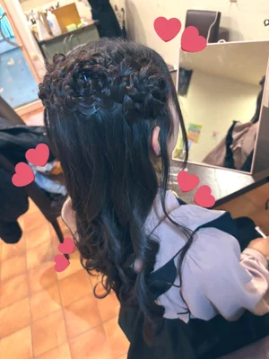 可愛い髪型でお給仕