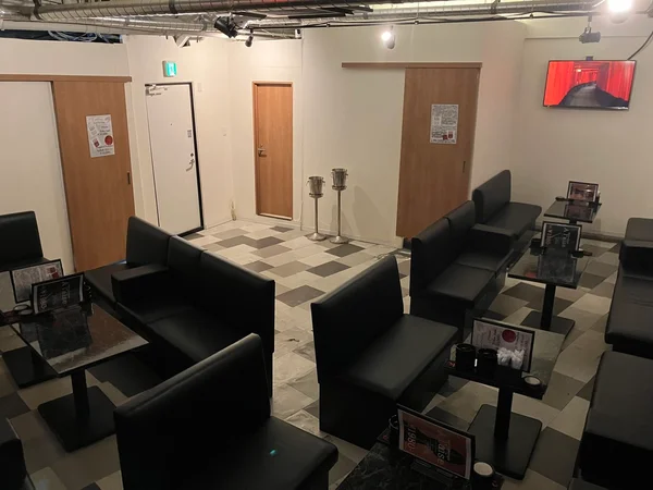 Girl's Lounge Al'ase