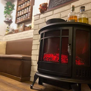 暖炉のある落ち着いた部屋