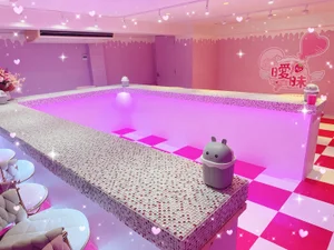 可愛いお店でかわいくお給仕♥