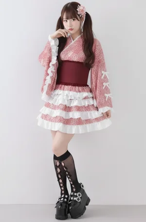 かわいい和装でお給仕♪