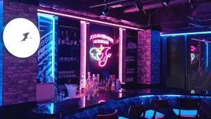 ネオンで煌びやかな店内🌟