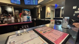 接客はカウンター越しで安心✌️